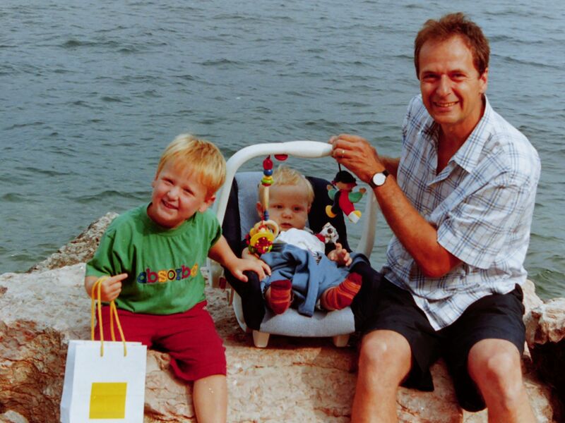 Datei:Valentin+Y+M-Gardasee-Sept2002.JPG